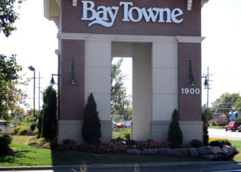 Bay Town Plaza 